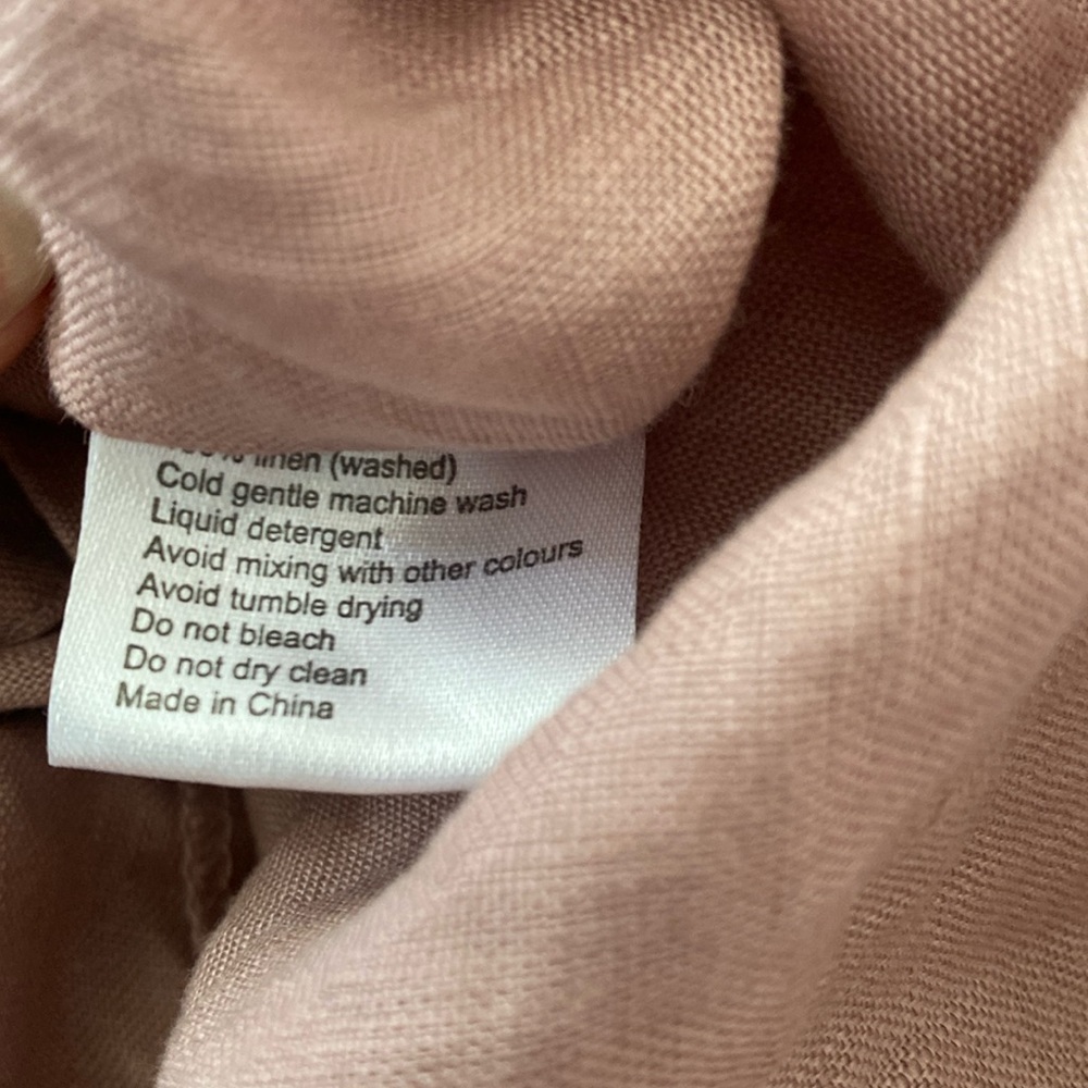 Bed Threads L Linen V Neck Top - Picture 12 of 12